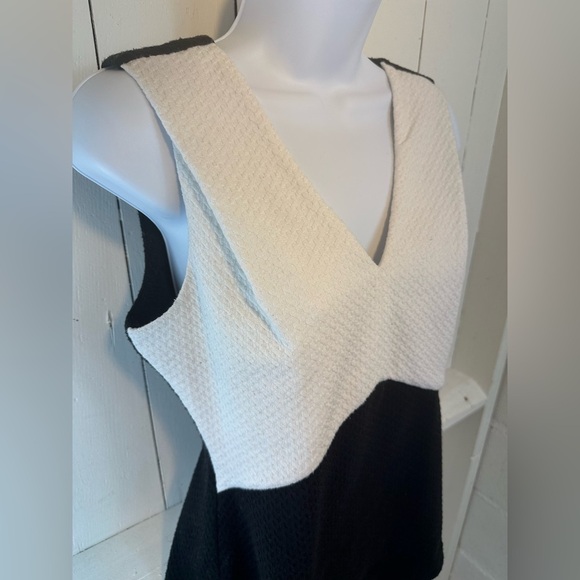 Calvin Klein Black White Gold Zipper Tank Top Work Professional Top Size Small - Picture 4 of 11